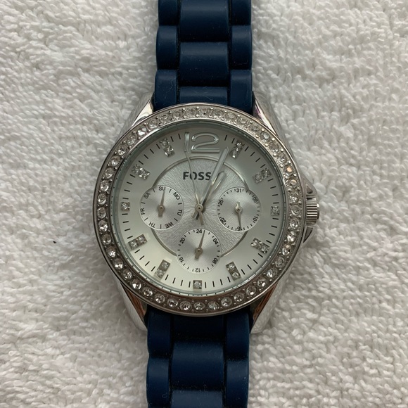 - Fossil Women Blue Watch Gently Used No box - Picture 1 of 11